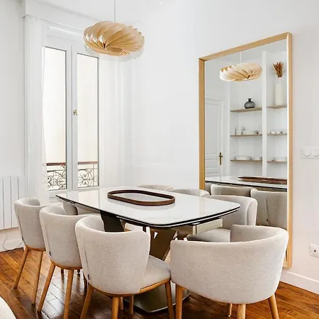 Elegant Parisian Minimalism Near Arc De Triomphe Apartmán *