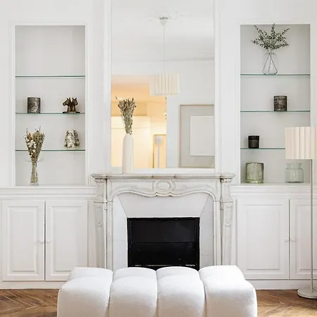 Appartement Elegant Parisian Minimalism Near Arc De Triomphe Parijs